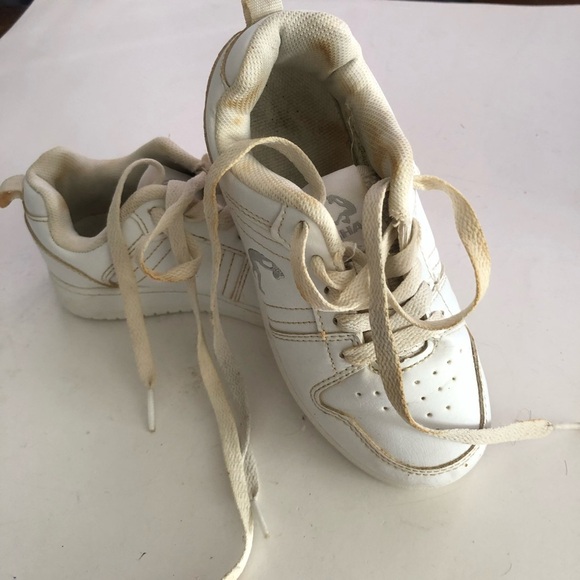 Reebok - SHAQ.  Classic White Sneakers size 10 children. Could use a better wash - Picture 1 of 8